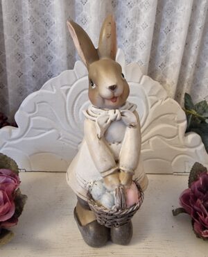 Gammaldags Kaninflicka med äggkorg