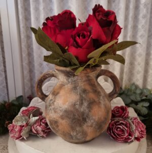 Vas med ”öron” brun melerad terrakotta låg