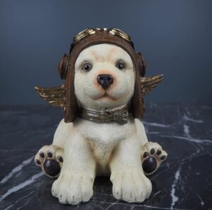 David hund med pilotmössa och vingar